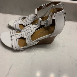 NWT but no box, Kenneth Cole Reaction Warm Cedar Wedges in White size 7